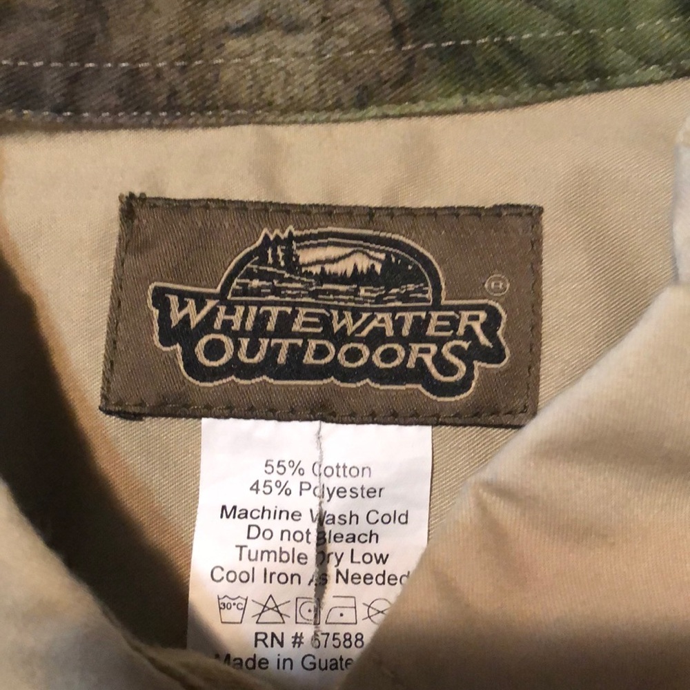 Whitewater Outdoors s/s Right Handed shooting shirt. XXL. Khaki w/ camo pad.